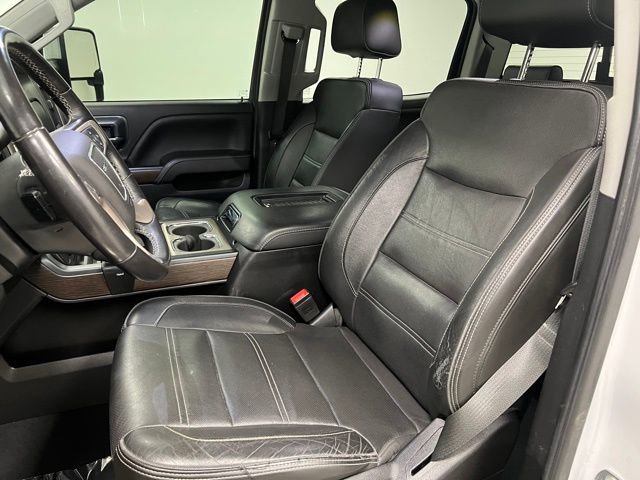 Used 2019 GMC Sierra 2500 Denali w/ Duramax Plus Package AWD/4WD image 23
