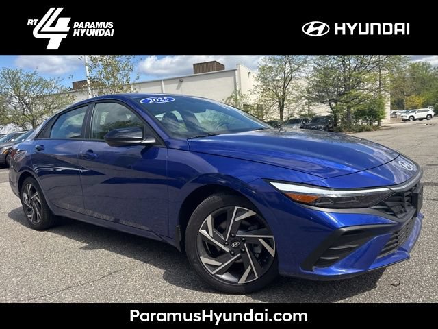 Used 2025 Hyundai Elantra Sport FWD image 1