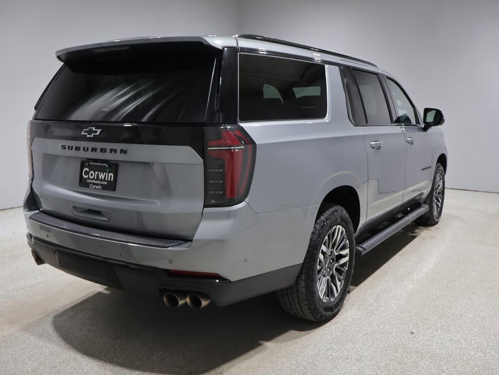 Used 2025 Chevrolet Suburban Z71 image 2