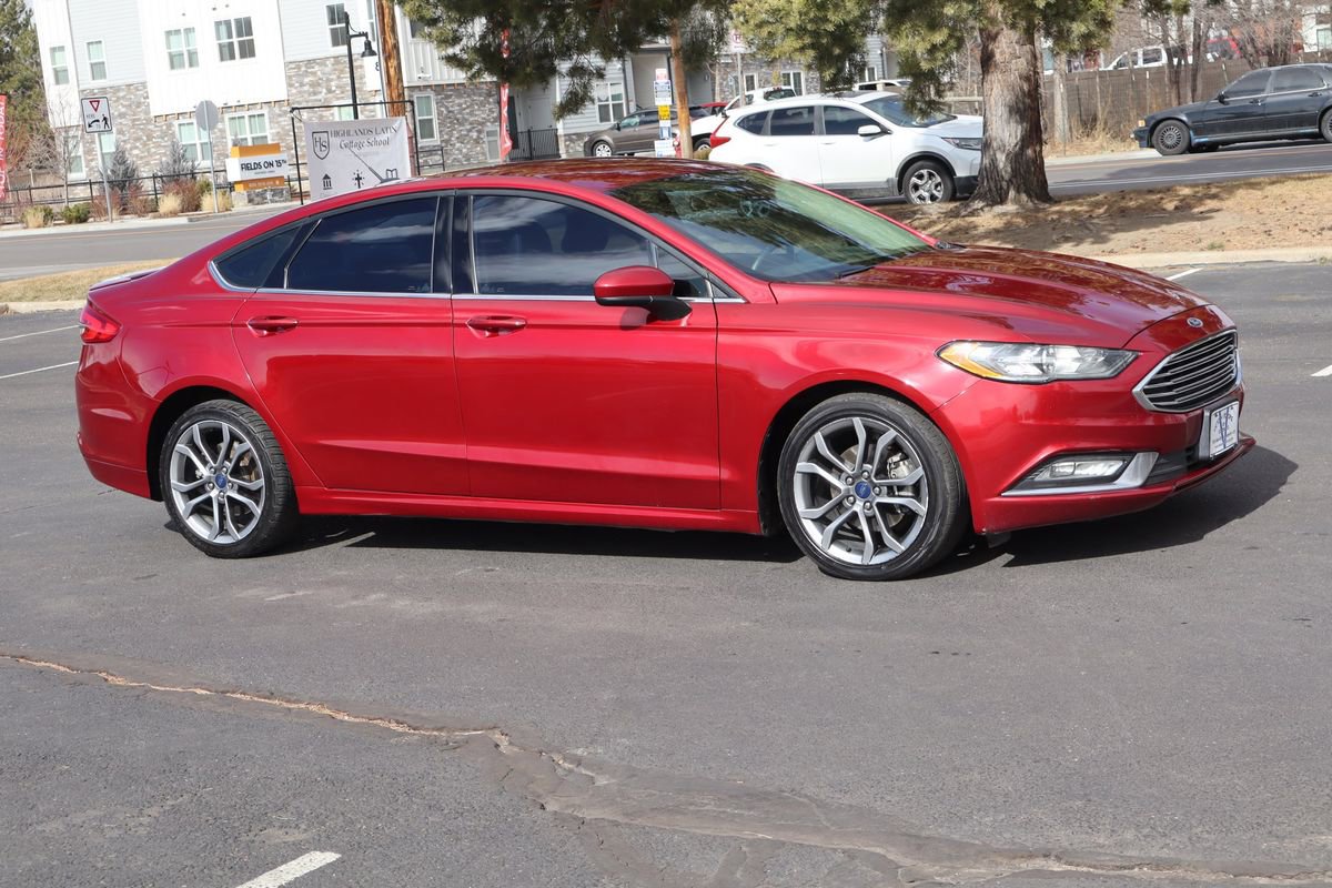 Used 2017 Ford Fusion SE w/ Equipment Group 201A FWD image 2