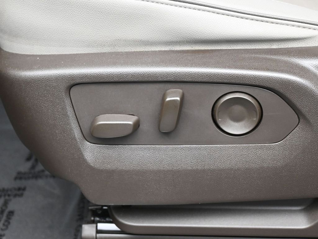 Used 2023 GMC Yukon SLT image 12