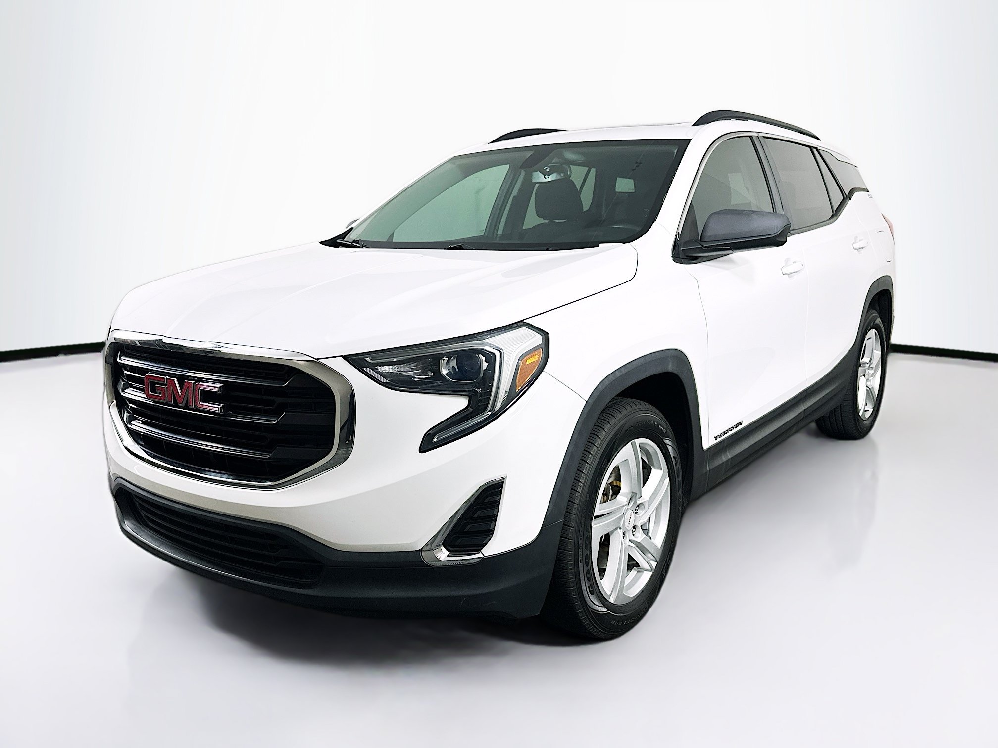 Used 2018 GMC Terrain SLE w/ Driver Convenience Package FWD image 3