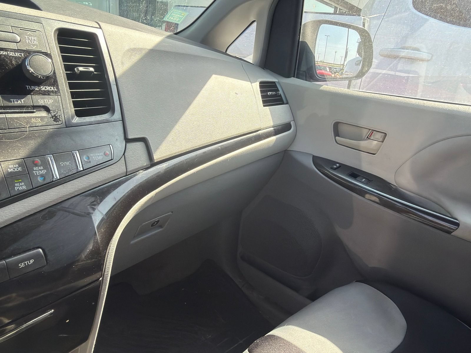 Used 2013 Toyota Sienna LE w/ Towing Pkg AWD/4WD image 13