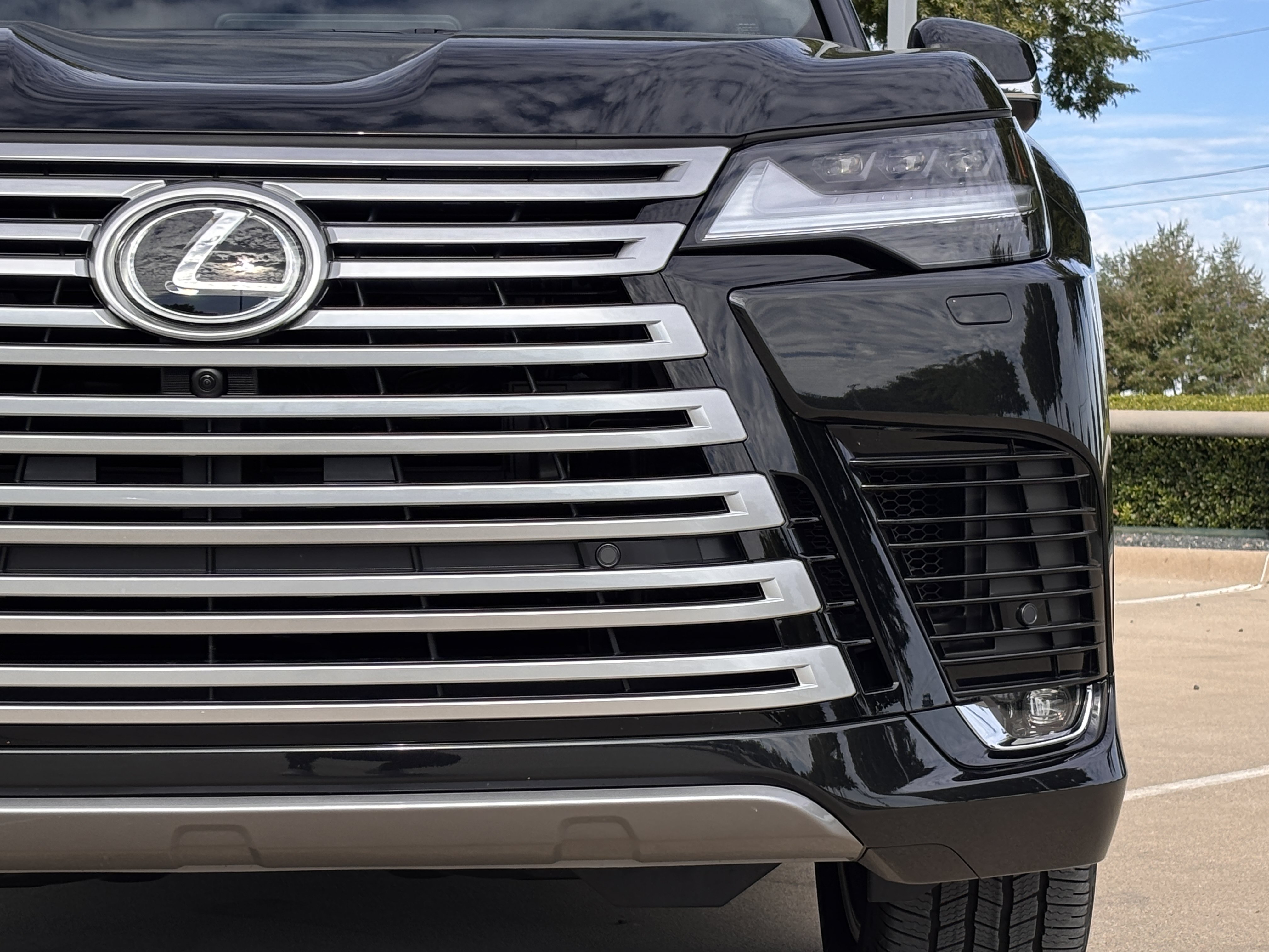 Certified 2026 Lexus LX 600 4WD w/ Accessory Package (Z1) image 8