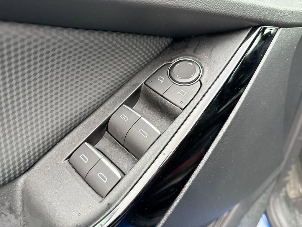 Used 2025 Chevrolet Equinox RS w/ Safety and Technology Package image 13