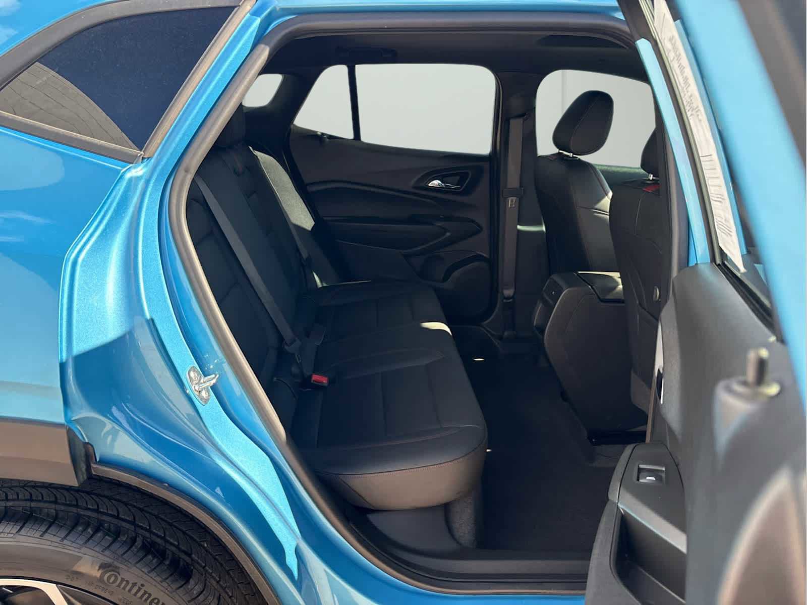Used 2025 Chevrolet Trax RS w/ Sunroof Package FWD image 14