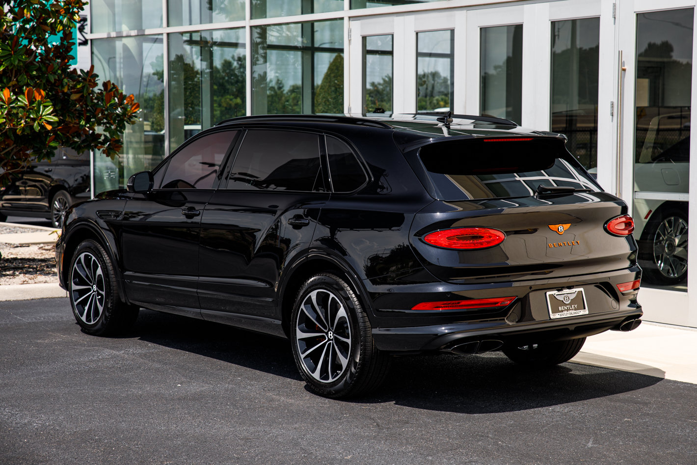 Certified 2023 Bentley Bentayga Extended Wheelbase AWD/4WD image 10