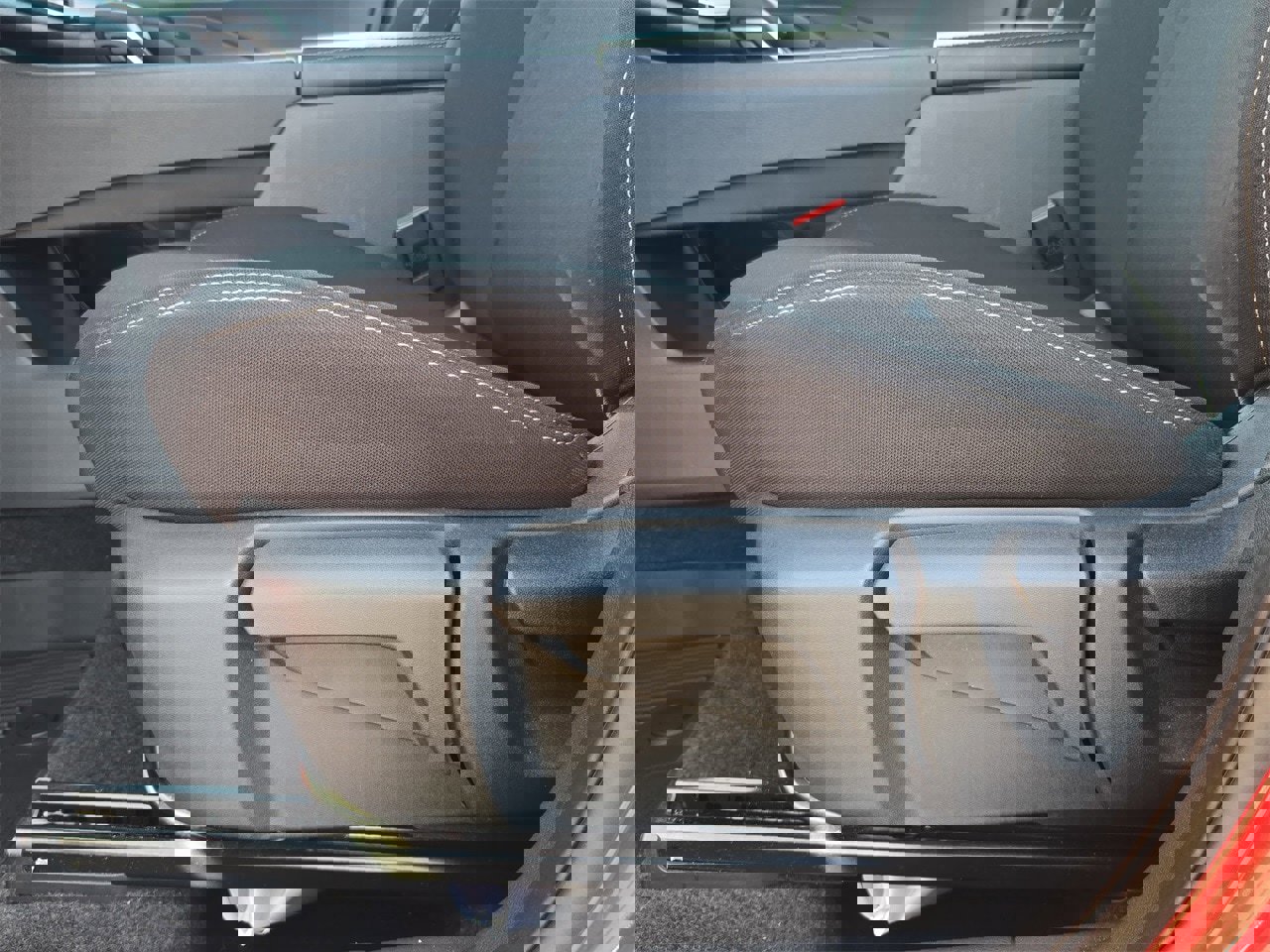 Used 2025 Nissan Rogue S image 28