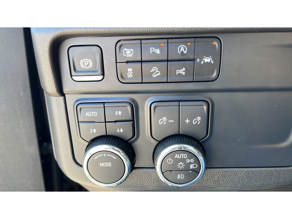 Certified 2025 Chevrolet Suburban Z71 AWD/4WD image 23
