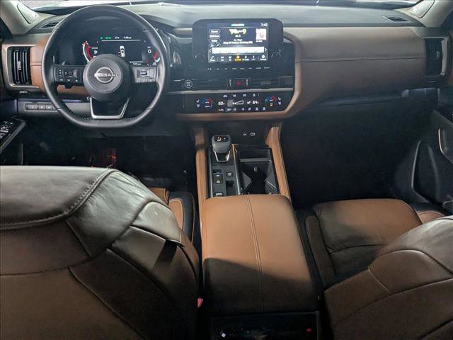 Used 2022 Nissan Pathfinder Platinum w/ Cargo Package FWD image 18