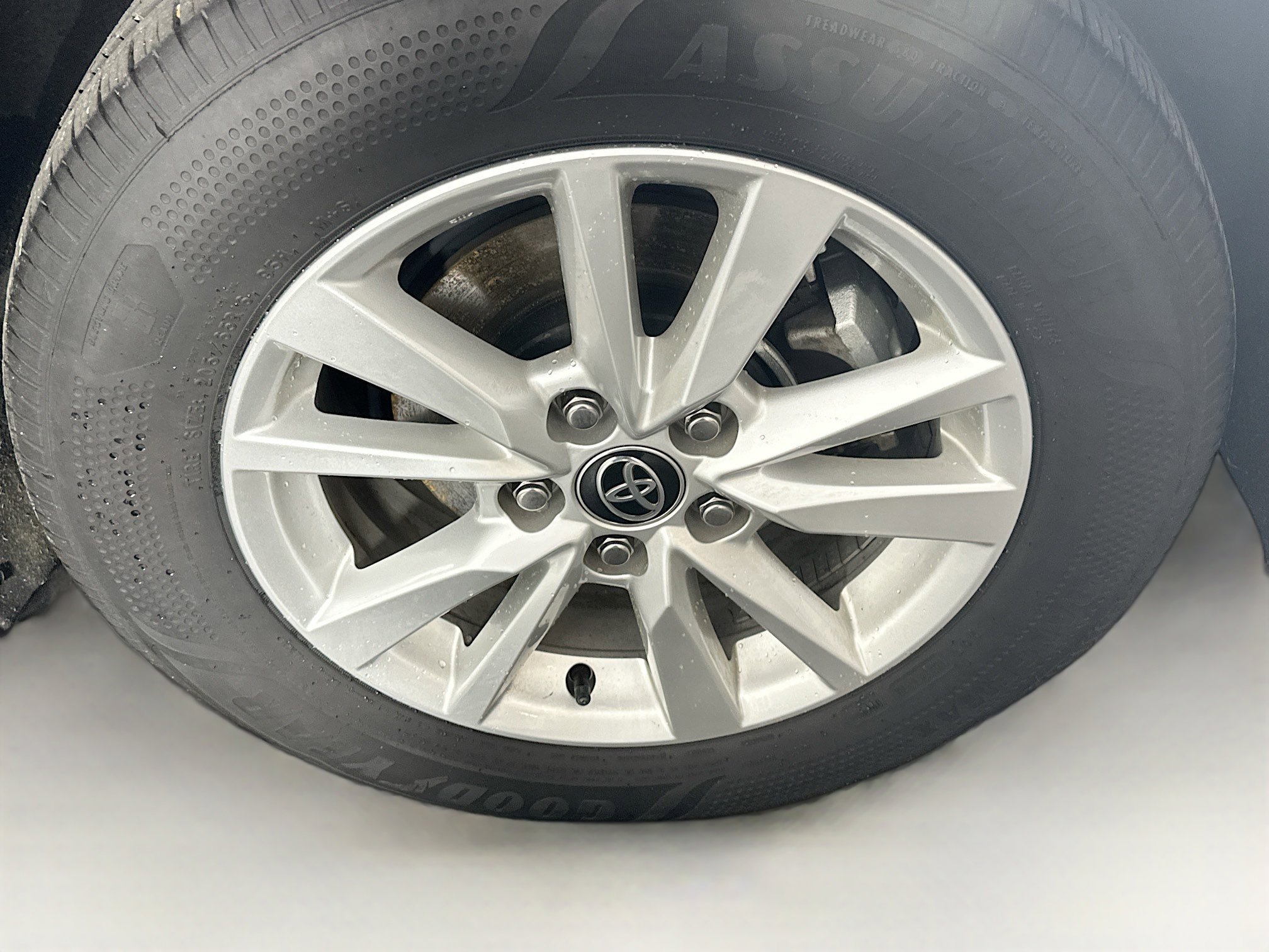 Used 2025 Toyota Camry LE image 11