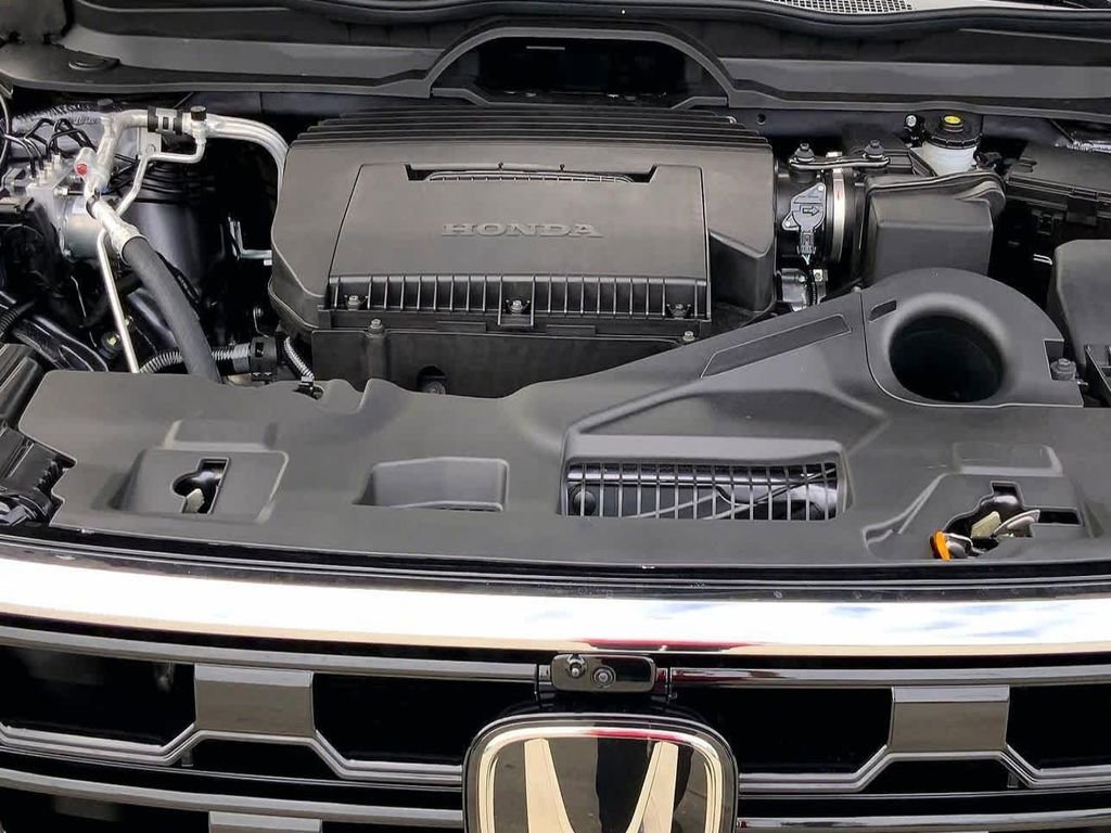 New 2026 Honda Pilot Touring image 7