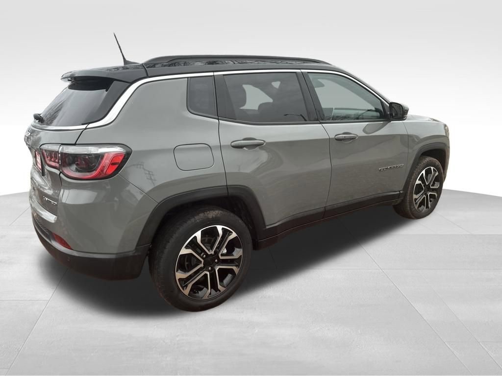 Used 2024 Jeep Compass Limited image 11