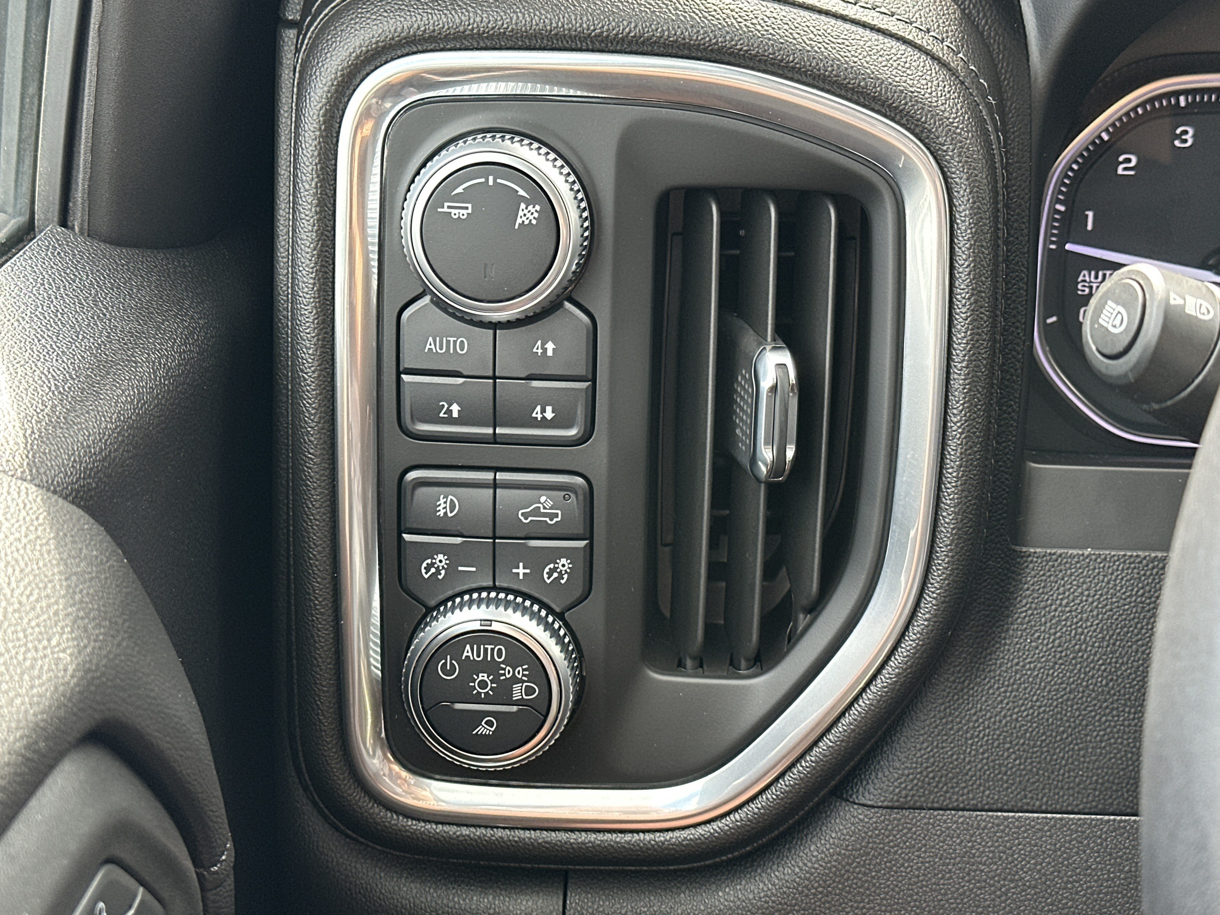 Used 2019 GMC Sierra 1500 SLT w/ SLT Premium Plus Package AWD/4WD image 27