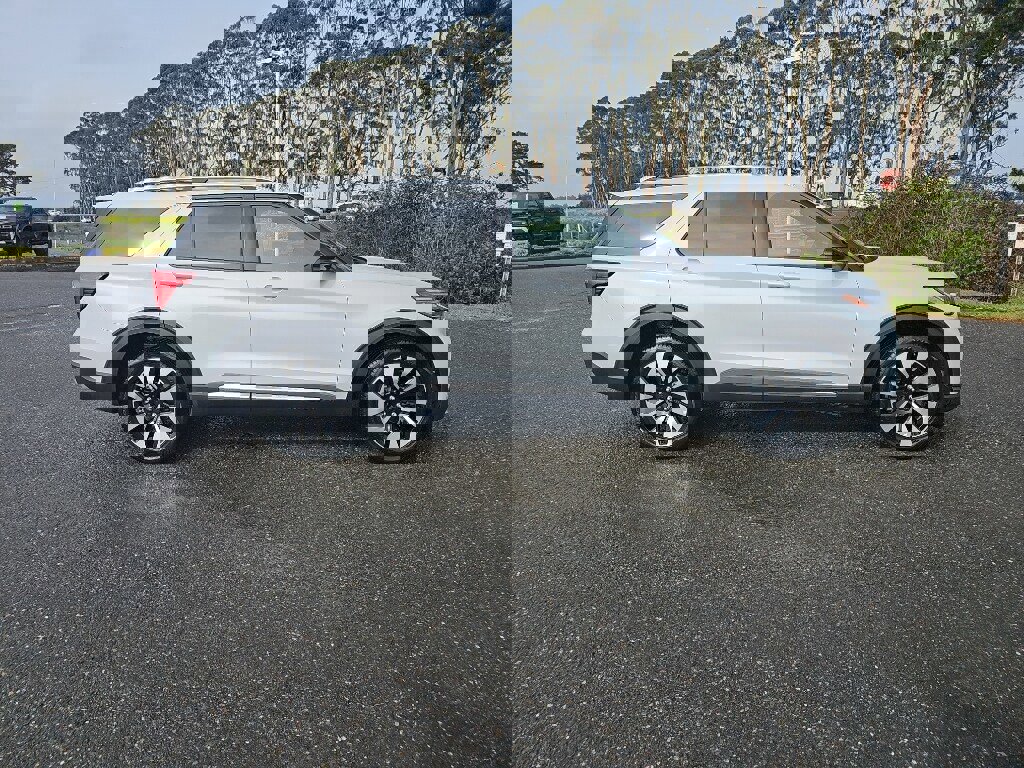 Used 2025 Ford Explorer Platinum w/ LUX Leather Package image 7