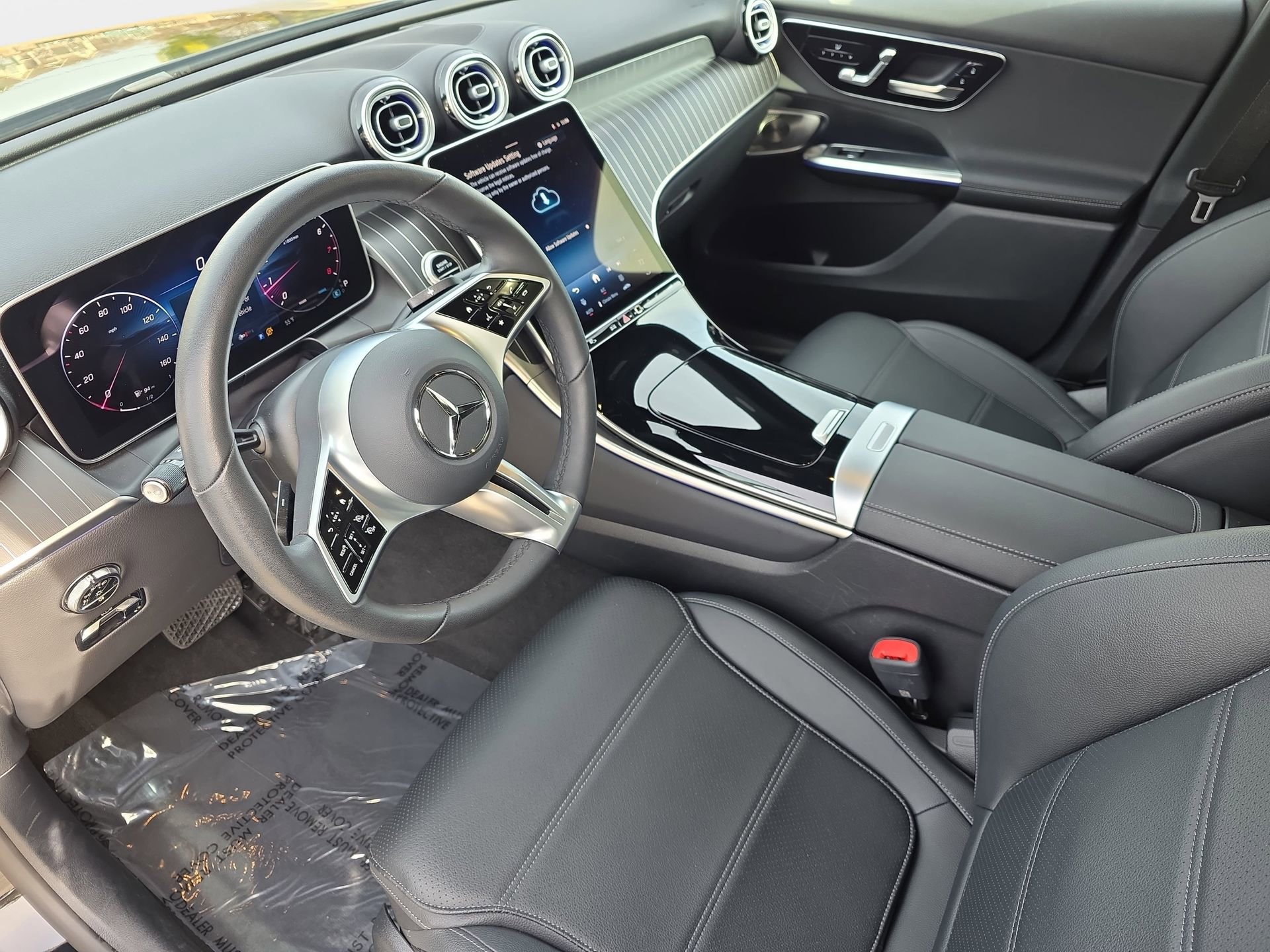 Used 2025 Mercedes-Benz GLC 300 4MATIC image 16