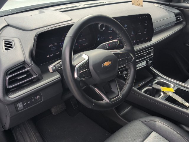 Used 2025 Chevrolet Traverse LT AWD/4WD image 13