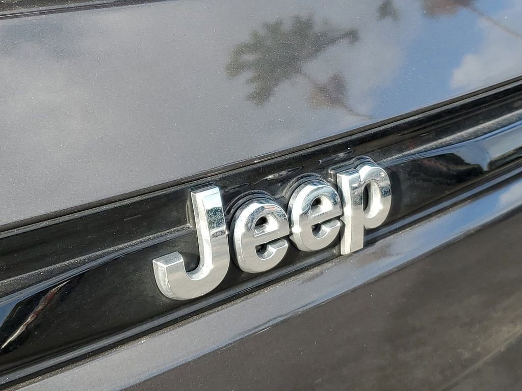 Used 2022 Jeep Grand Cherokee Limited image 6