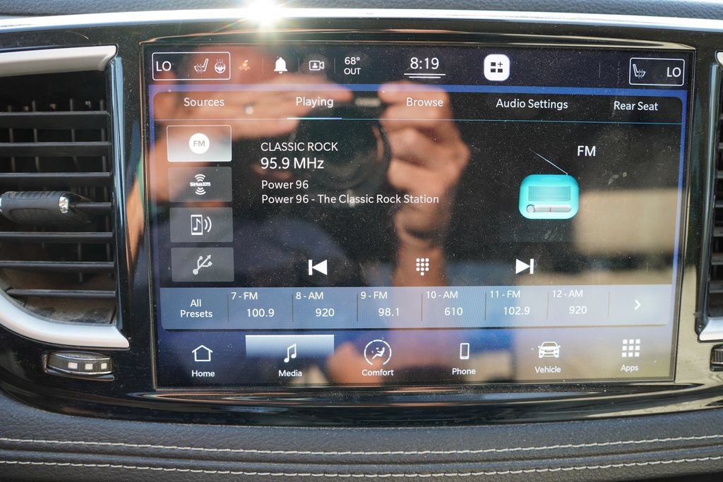 Used 2021 Chrysler Pacifica Touring-L w/ Uconnect Theater Family Group AWD/4WD image 6