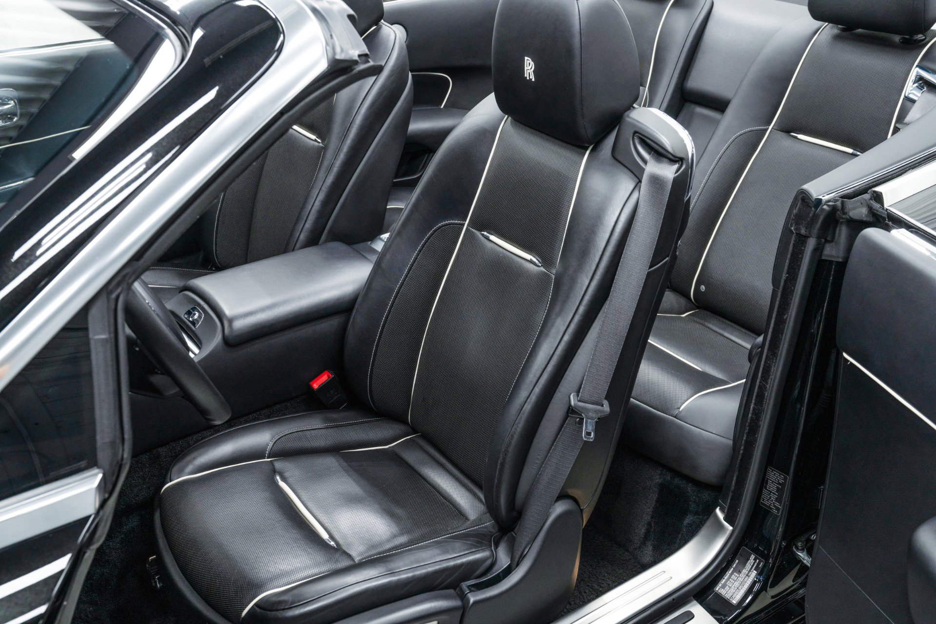 Used 2017 Rolls-Royce Dawn image 20