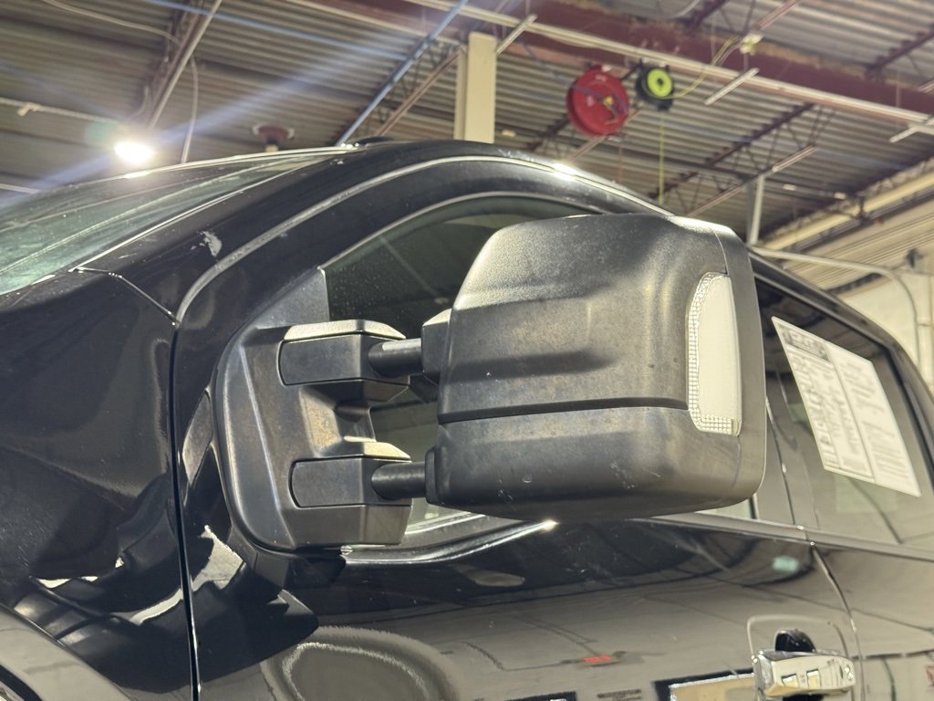 Used 2018 Nissan Titan SV w/ SV Convenience Package image 21