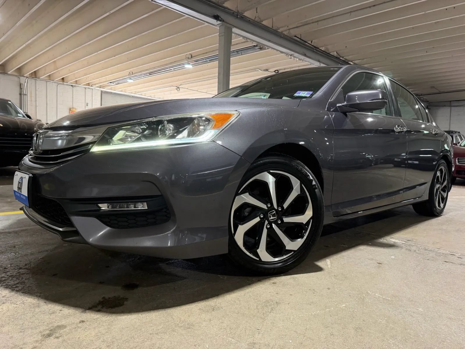 Used 2017 Honda Accord EX-L image 2