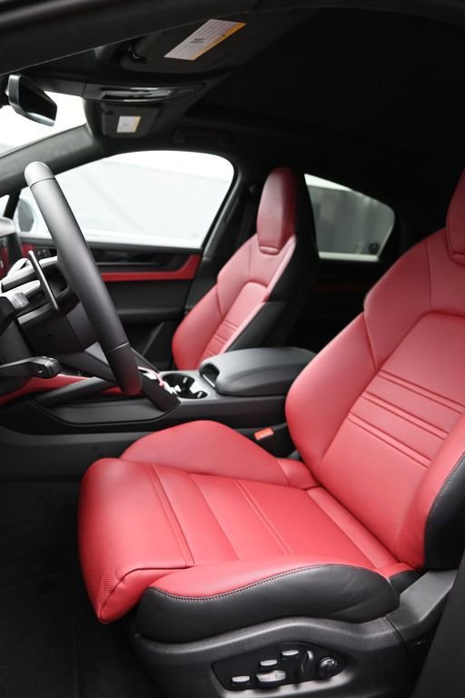 Used 2026 Porsche Cayenne GTS image 5