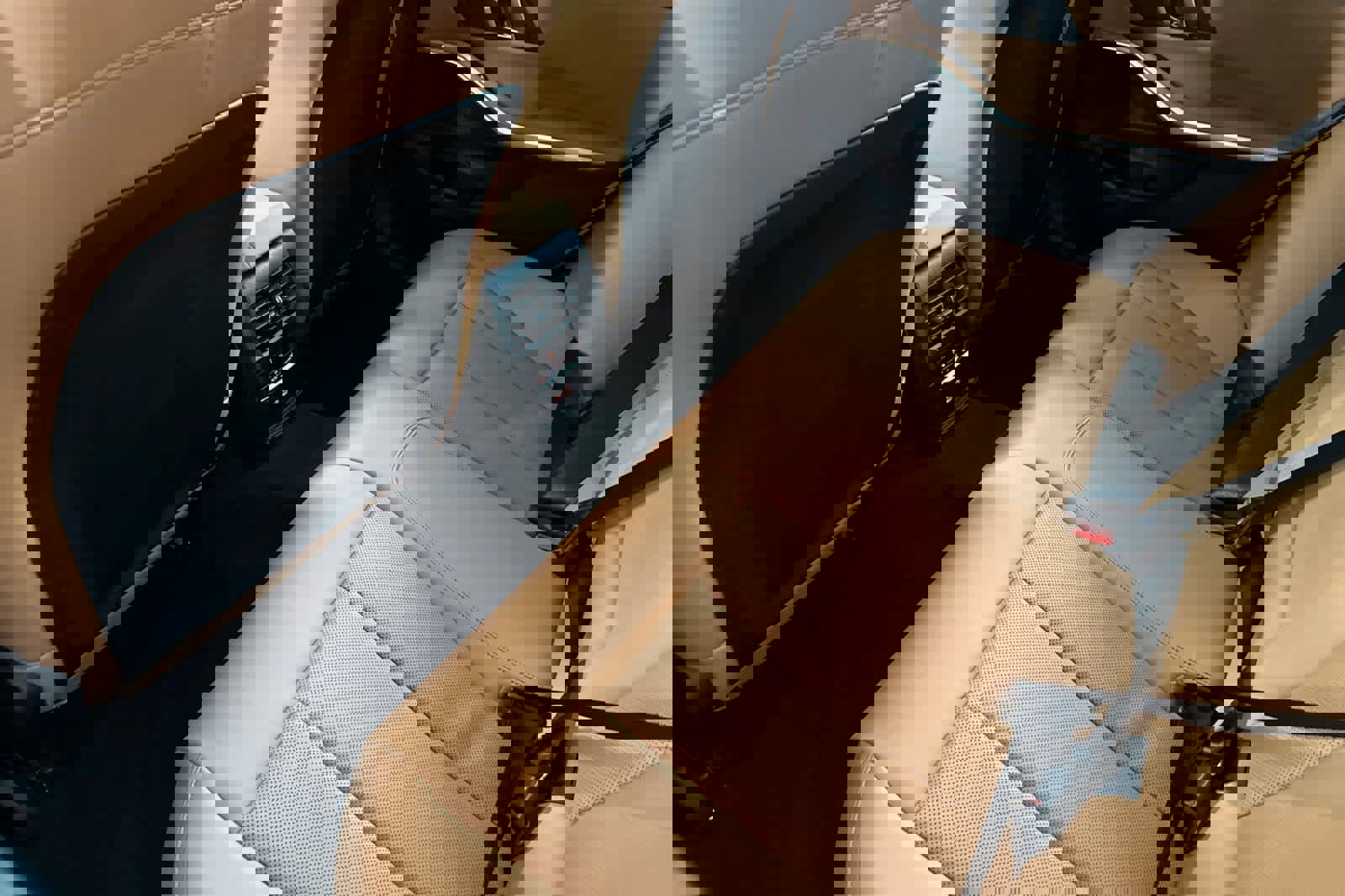 Used 2025 BMW 330i xDrive Sedan w/ Convenience Package image 4