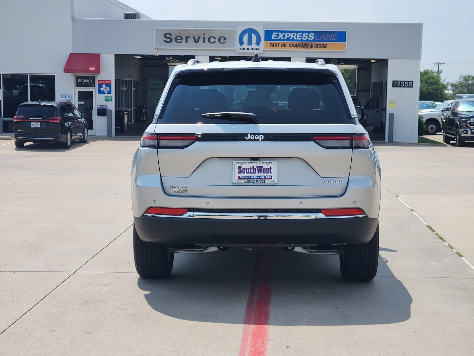 New 2026 Jeep Grand Cherokee Laredo RWD image 8