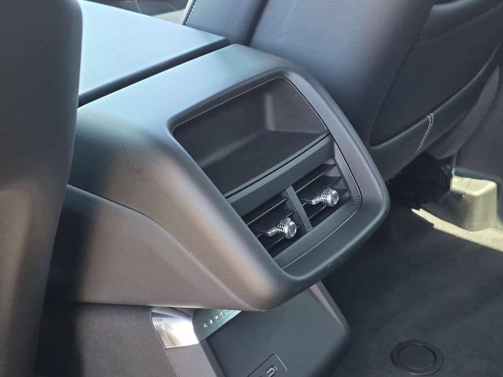 New 2026 Cadillac Lyriq Luxury AWD/4WD image 22