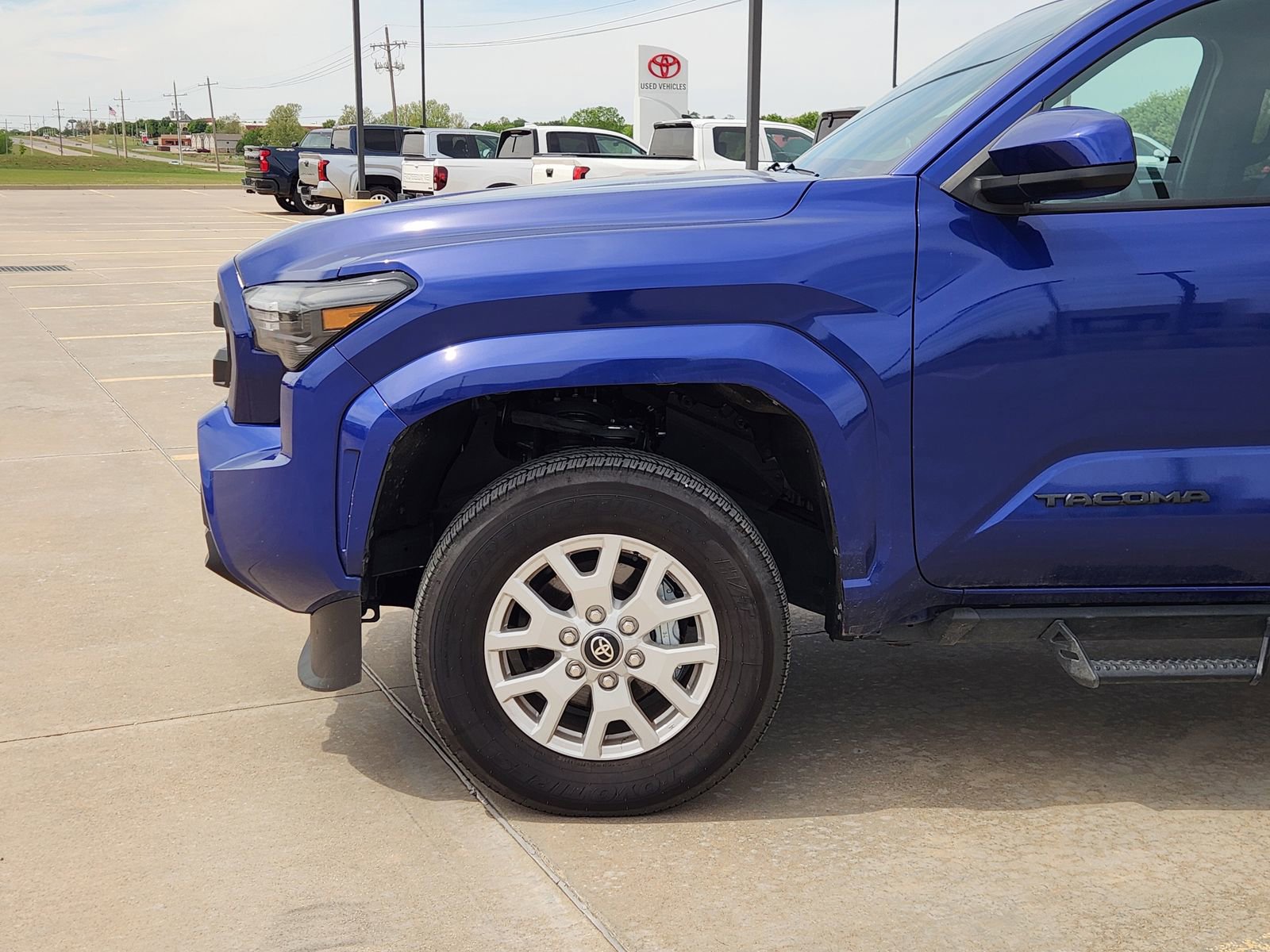 Used 2025 Toyota Tacoma SR5 image 9