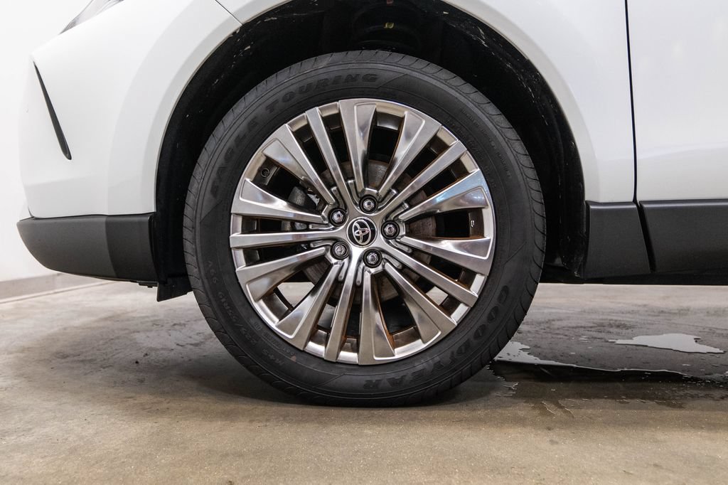 Certified 2024 Toyota Venza XLE AWD/4WD image 11