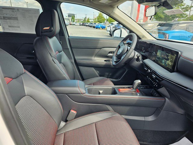 New 2025 Nissan Kicks SR w/ SR Premium Package image 12