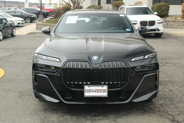 Used 2025 BMW i7 xDrive60 image 2