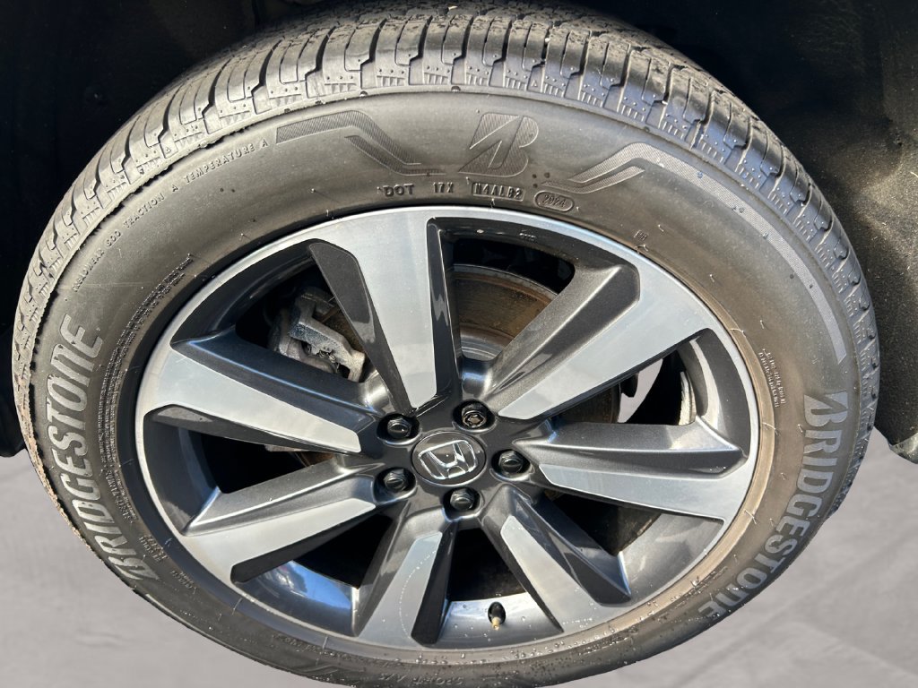 Certified 2025 Honda Pilot Touring image 14