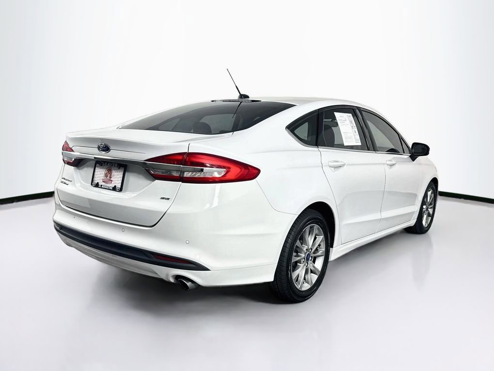 Used 2017 Ford Fusion SE w/ Fusion SE Technology Package image 10