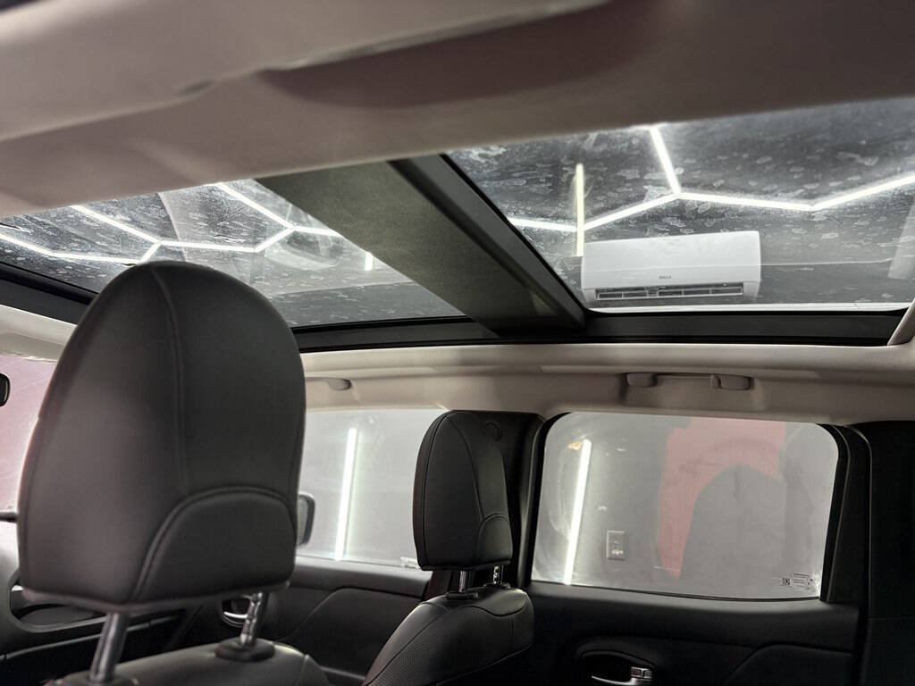 Used 2018 Jeep Renegade Limited w/ UConnect 8.4 Nav Group AWD/4WD image 12