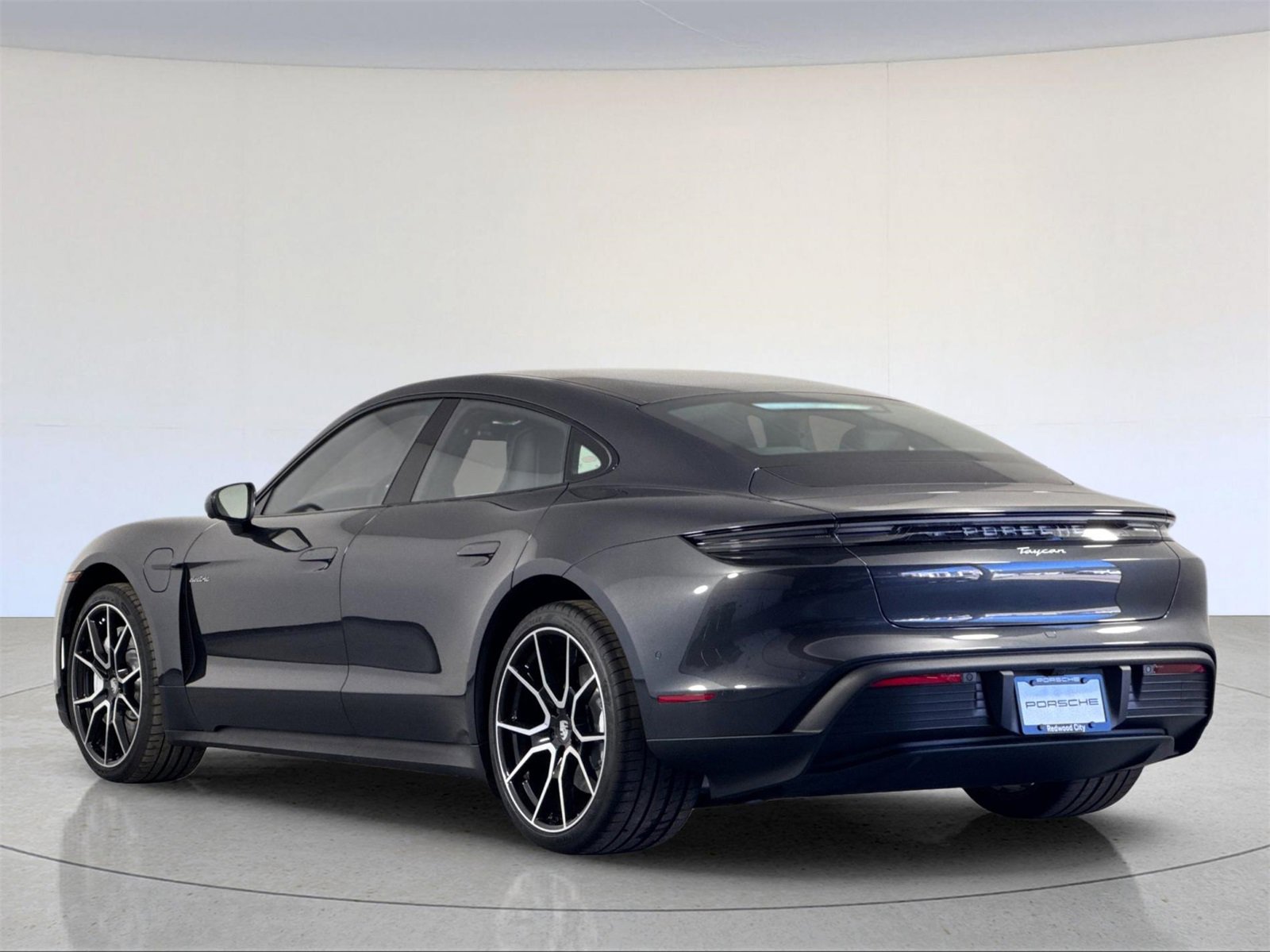 Used 2025 Porsche Taycan image 3
