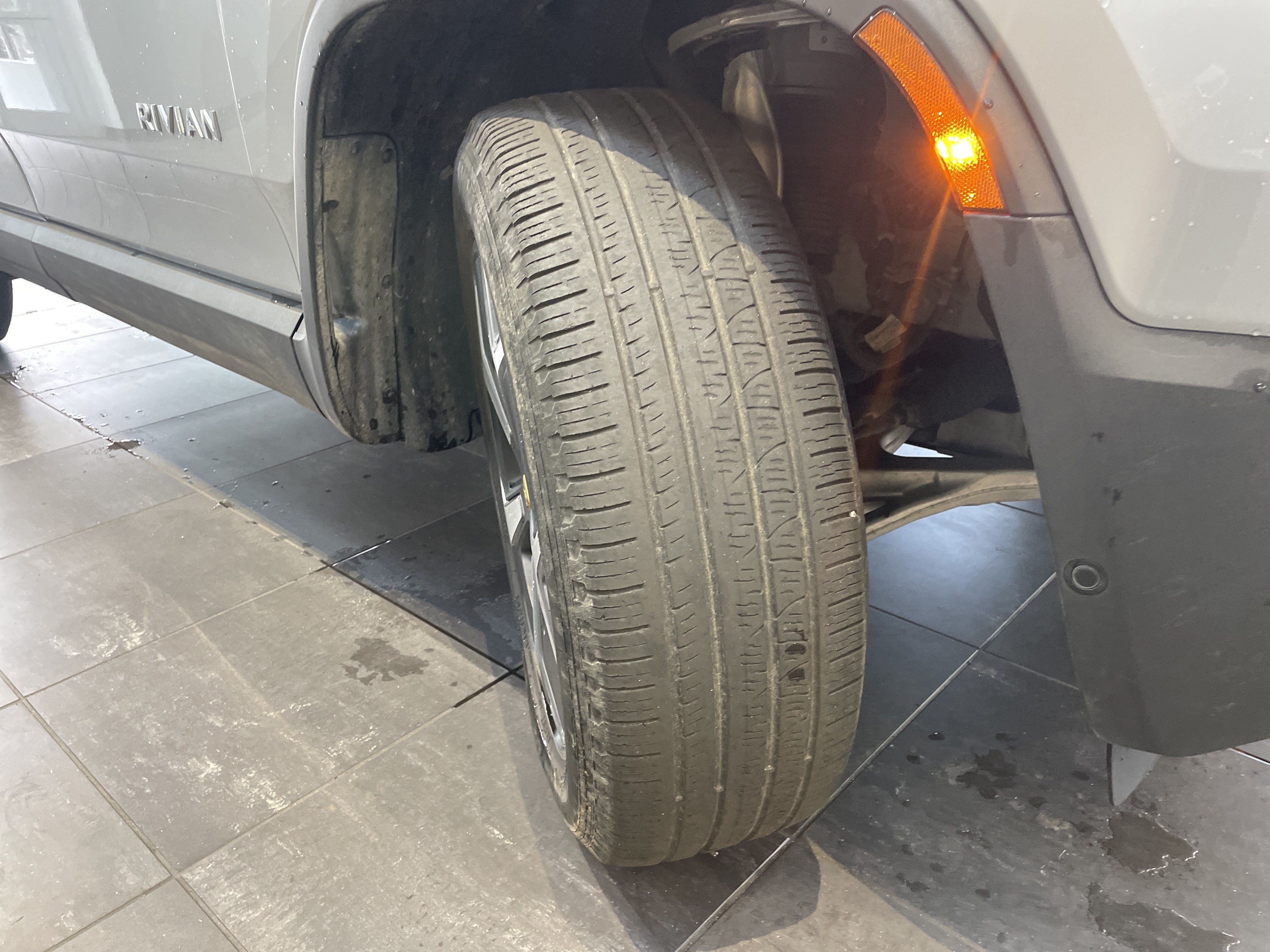 Used 2024 Rivian R1S Adventure Dual AWD/4WD image 13