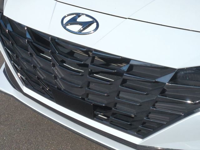Used 2023 Hyundai Elantra Limited image 36