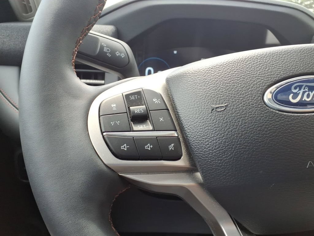 Used 2025 Ford Explorer Active w/ Active Comfort Package AWD/4WD image 19