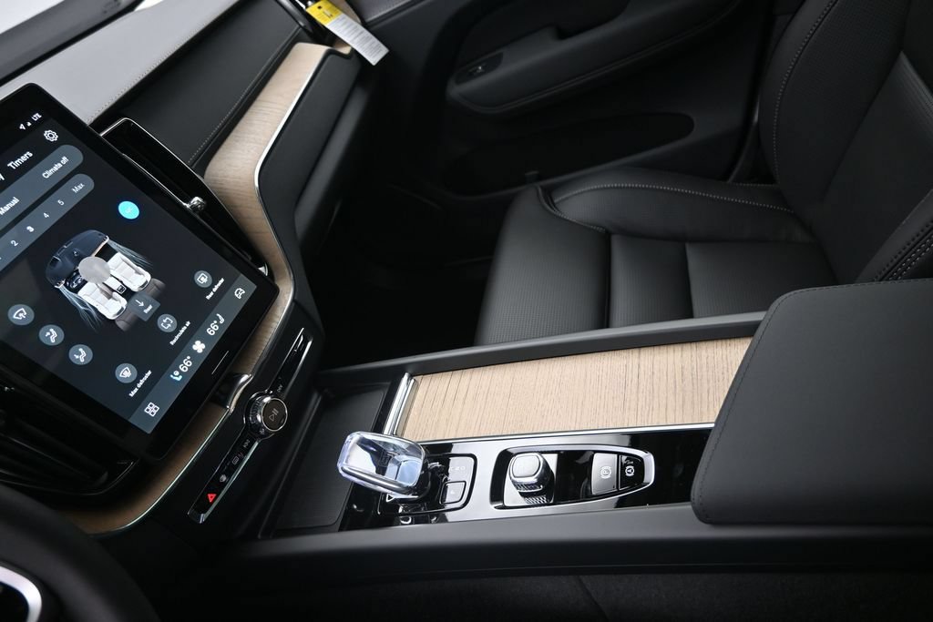 New 2026 Volvo XC60 B5 Ultra w/ Climate Package AWD/4WD image 15