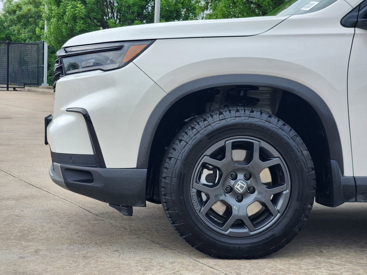 Certified 2025 Honda Pilot TrailSport image 8