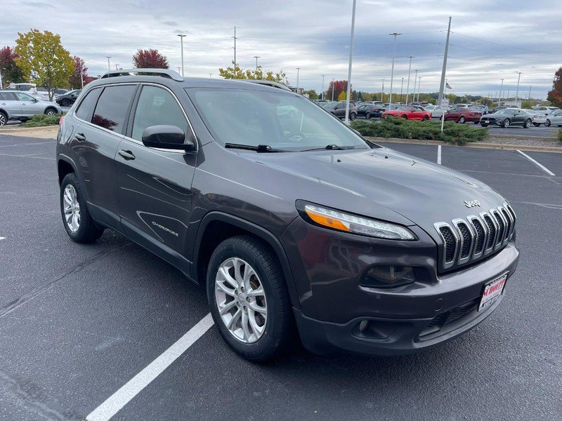 Used 2017 Jeep Cherokee Latitude w/ Cold Weather Group image 2