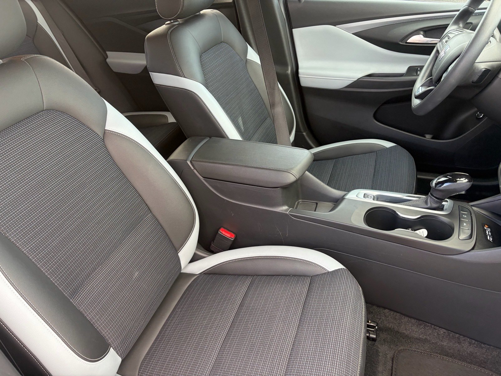 Used 2024 Buick Envista Sport Touring w/ Convenience II Package FWD image 34