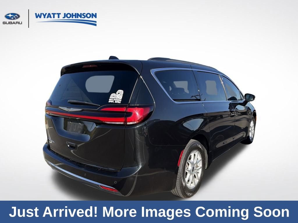 Used 2022 Chrysler Pacifica Touring-L image 5