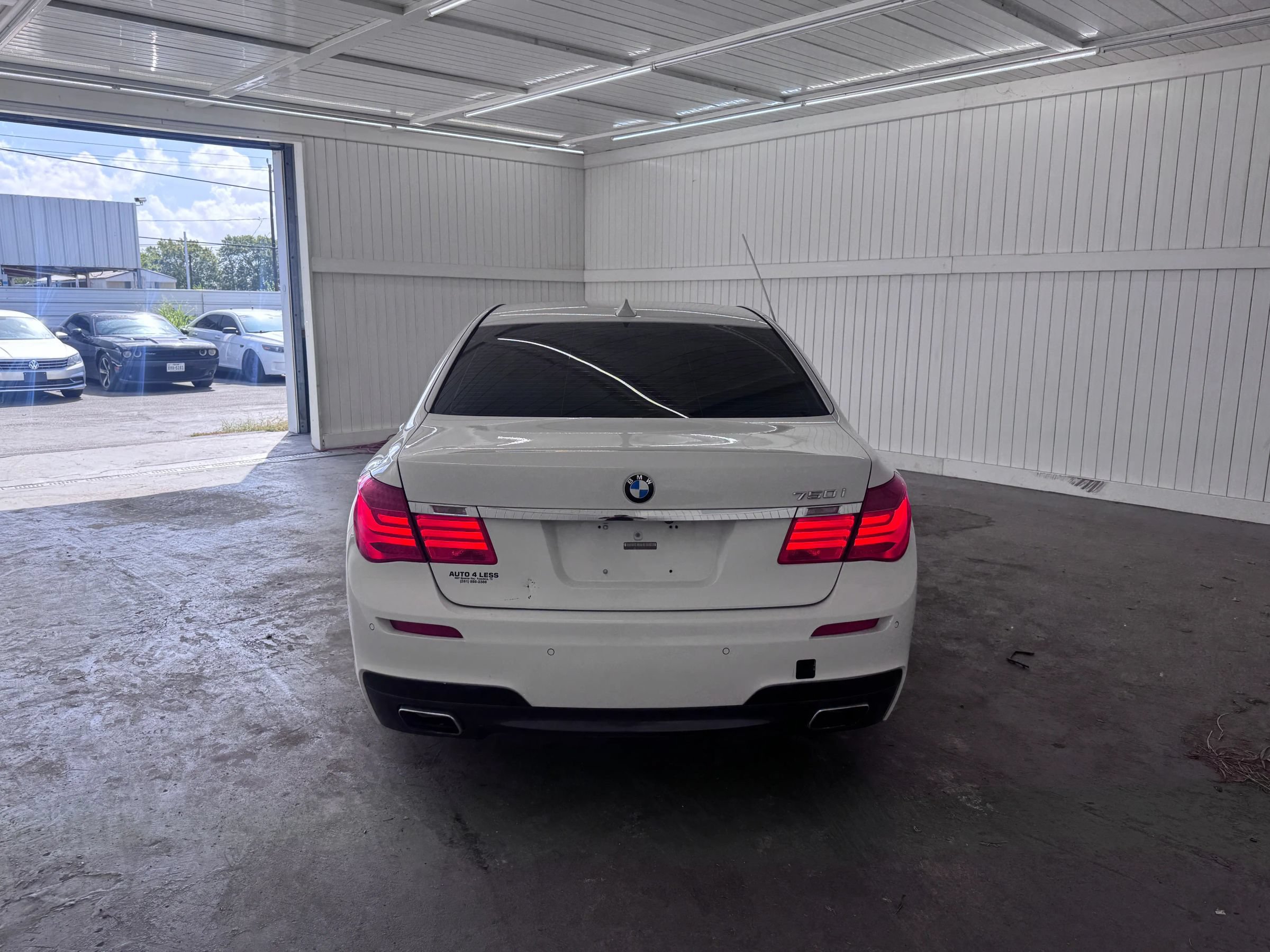 Used 2011 BMW 750i RWD image 6
