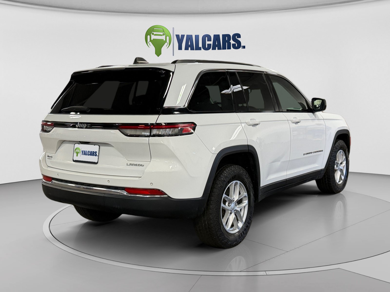 Used 2023 Jeep Grand Cherokee Laredo X AWD/4WD image 5