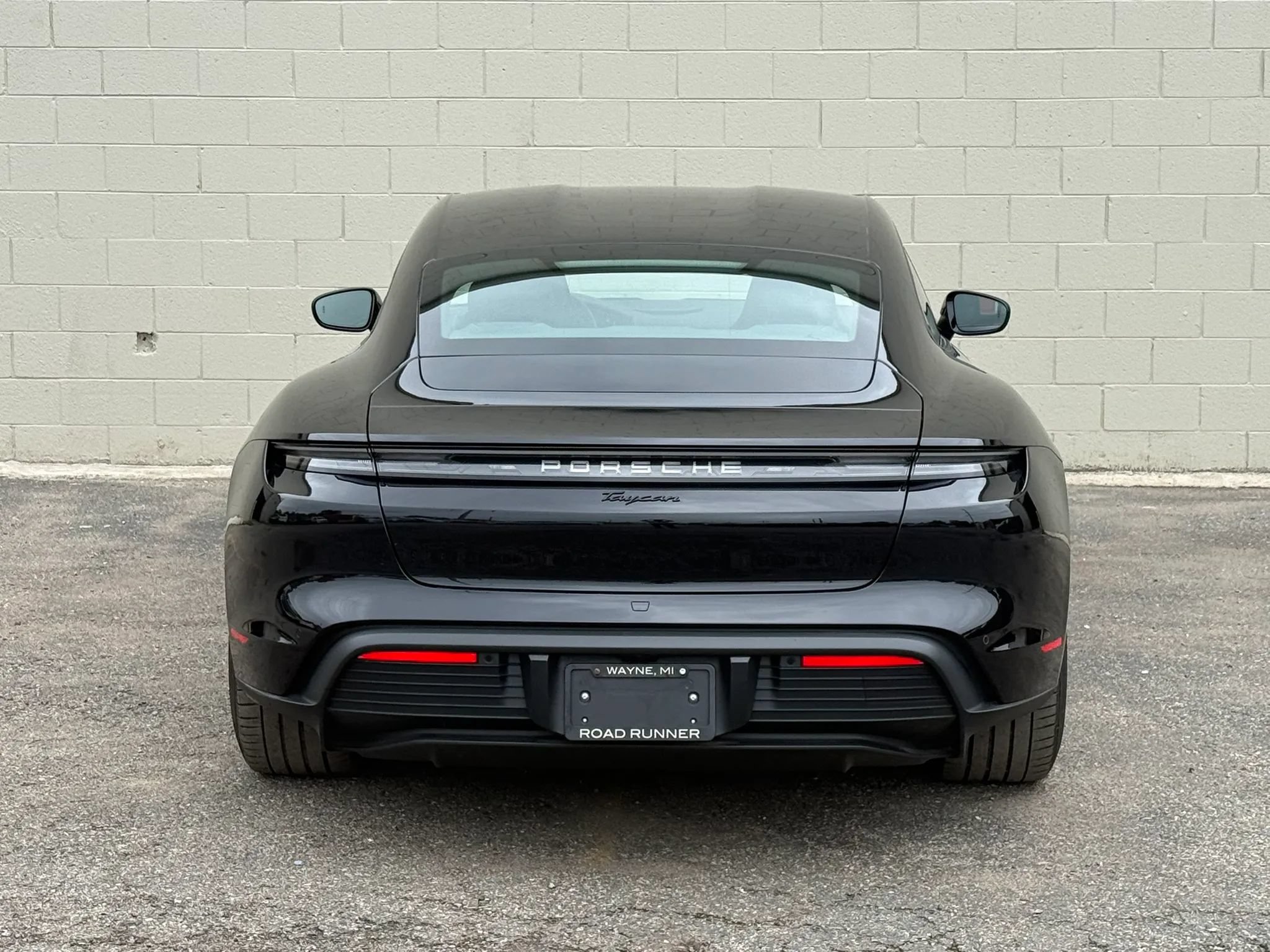 Used 2025 Porsche Taycan RWD image 10