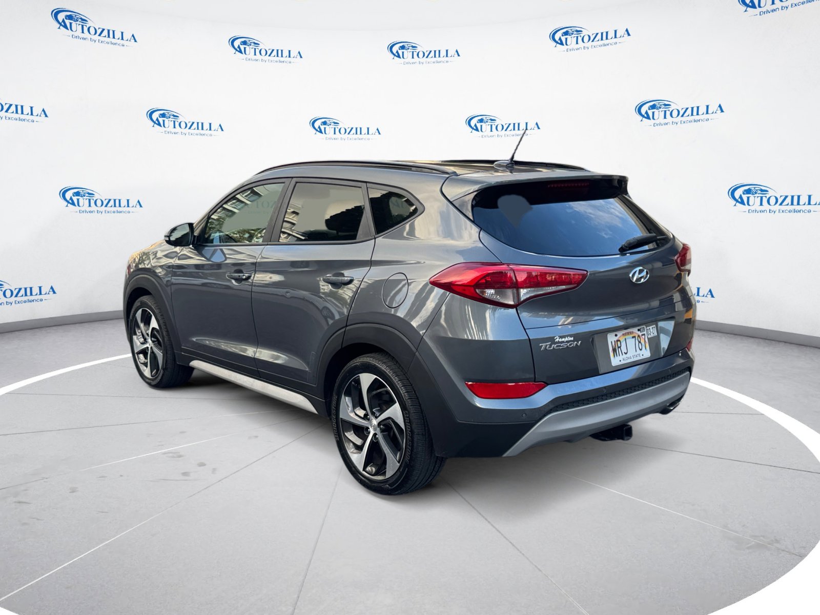 Used 2017 Hyundai Tucson Value w/ Cargo Package FWD image 3